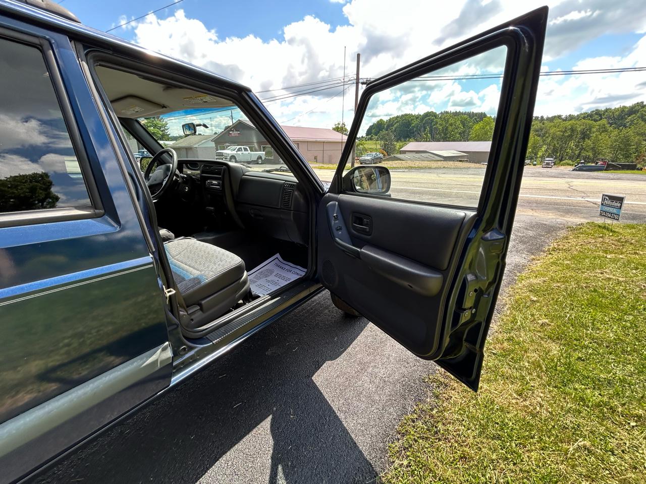 Jeep Cherokee 4dr Police 4WD 2000