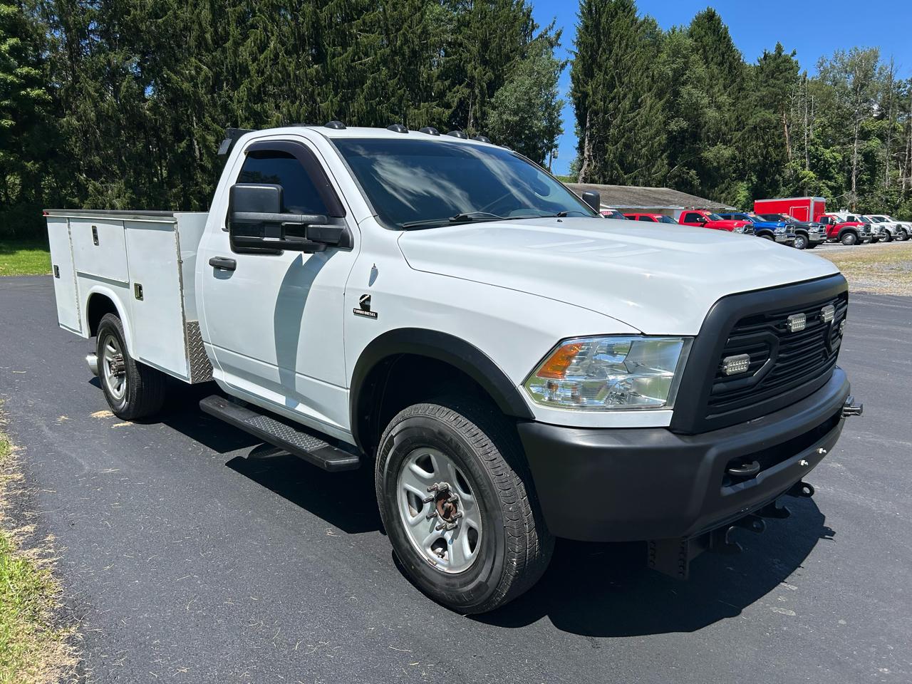 RAM 3500 4WD Reg Cab 143" WB 60" CA Tradesman 2014