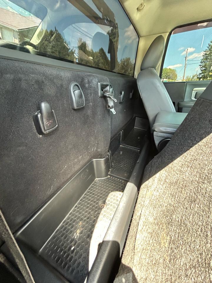 RAM 3500 4WD Reg Cab 143" WB 60" CA Tradesman 2014