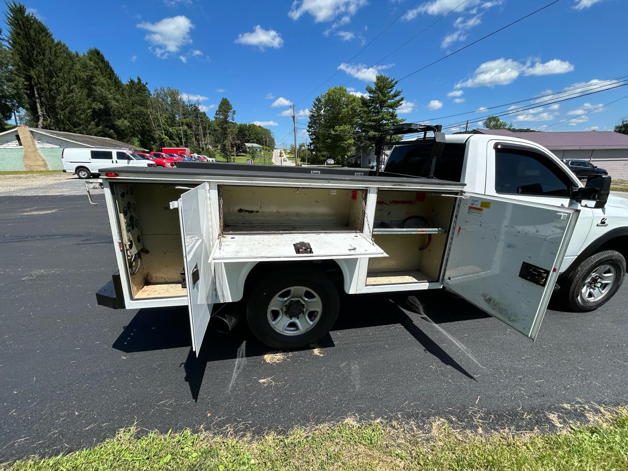 RAM 3500 4WD Reg Cab 143" WB 60" CA Tradesman 2014