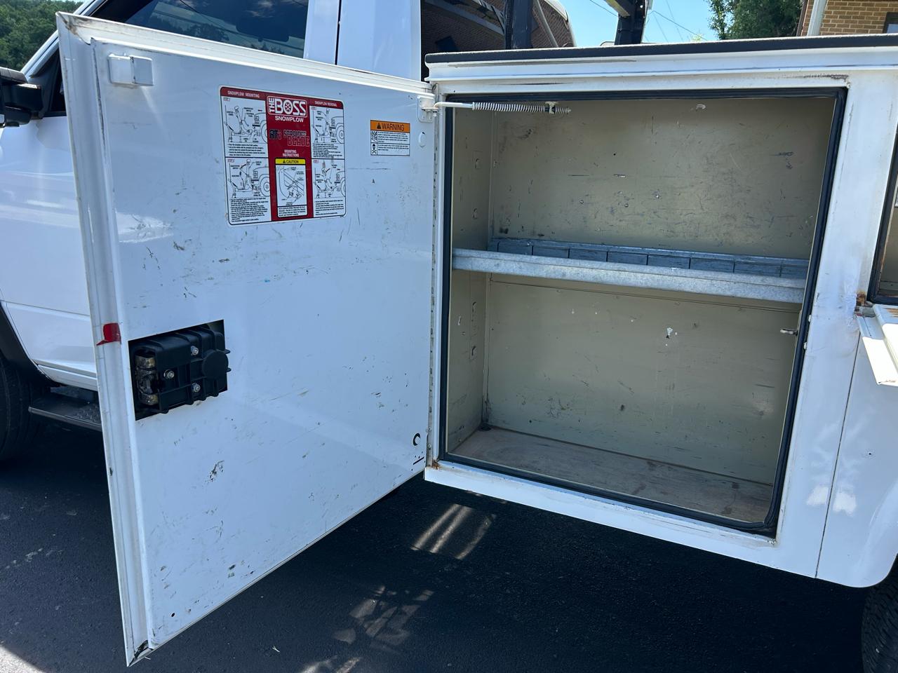 RAM 3500 4WD Reg Cab 143" WB 60" CA Tradesman 2014