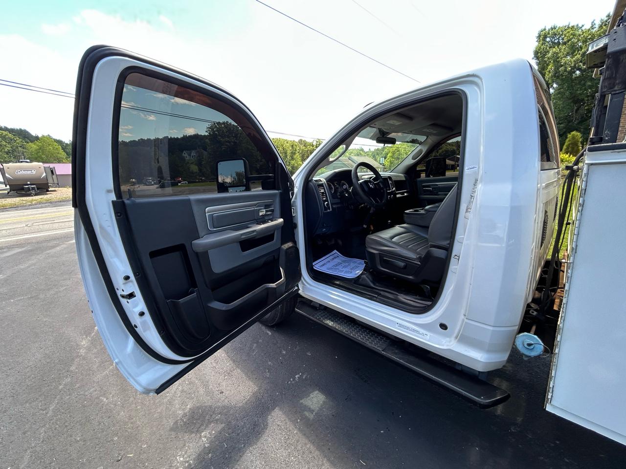 RAM 3500 4WD Reg Cab 143" WB 60" CA Tradesman 2014