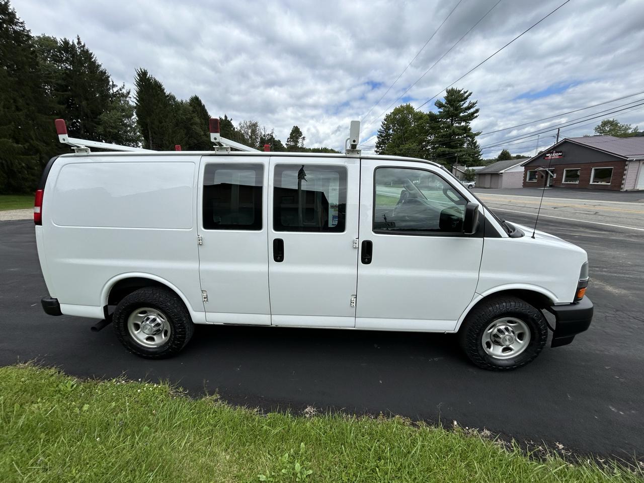 Chevrolet Express Cargo Van RWD 2500 135" 2020