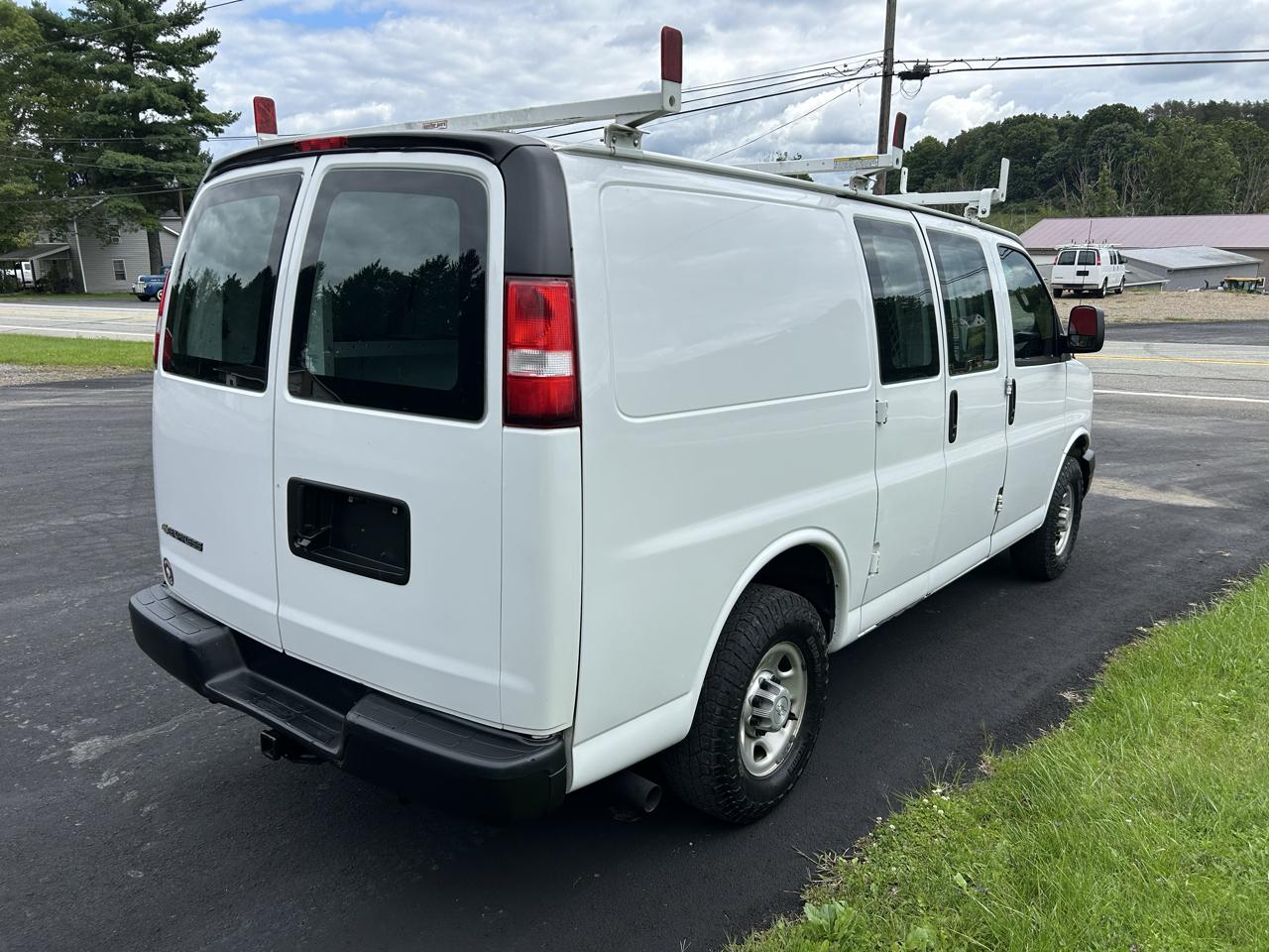Chevrolet Express Cargo Van RWD 2500 135" 2020