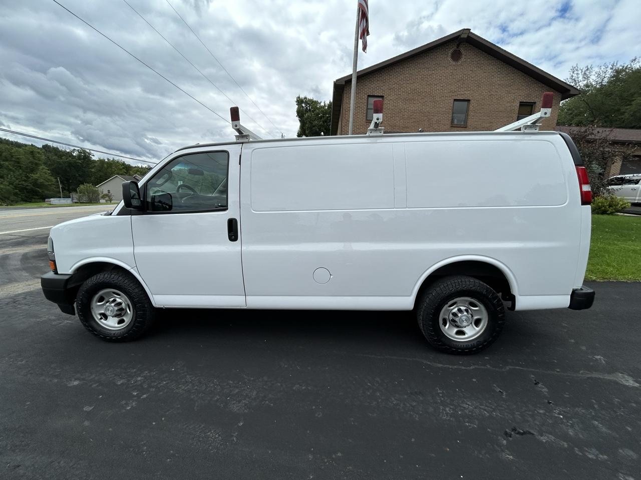 Chevrolet Express Cargo Van RWD 2500 135" 2020