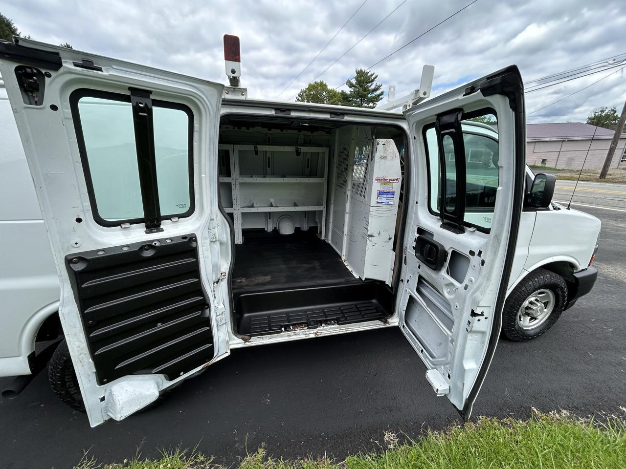 Chevrolet Express Cargo Van RWD 2500 135" 2020