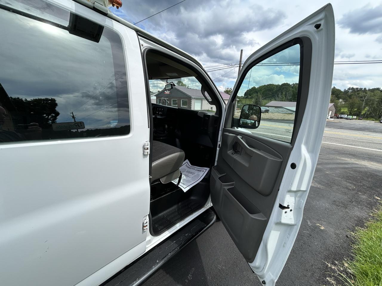 Chevrolet Express Cargo Van RWD 2500 135" 2019