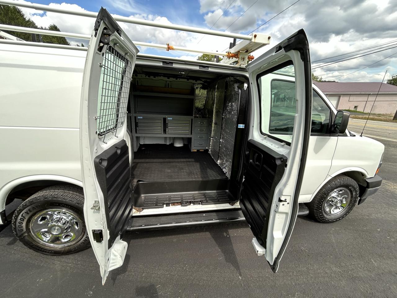Chevrolet Express Cargo Van RWD 2500 135" 2019