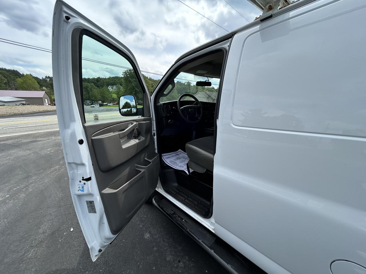 Chevrolet Express Cargo Van RWD 2500 135" 2019