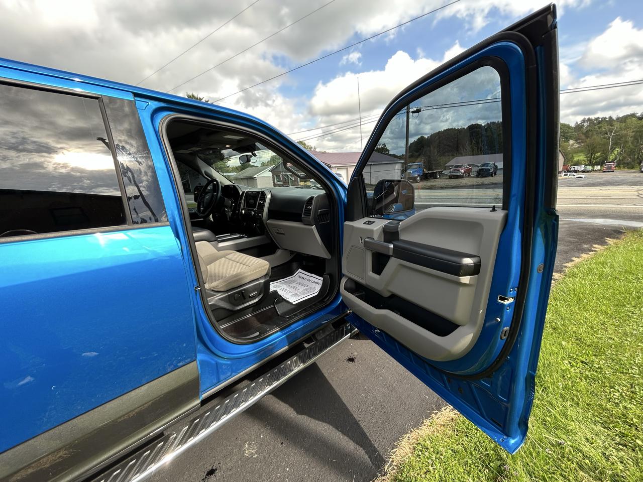Ford F-150 4WD SuperCrew 145" XLT 2019
