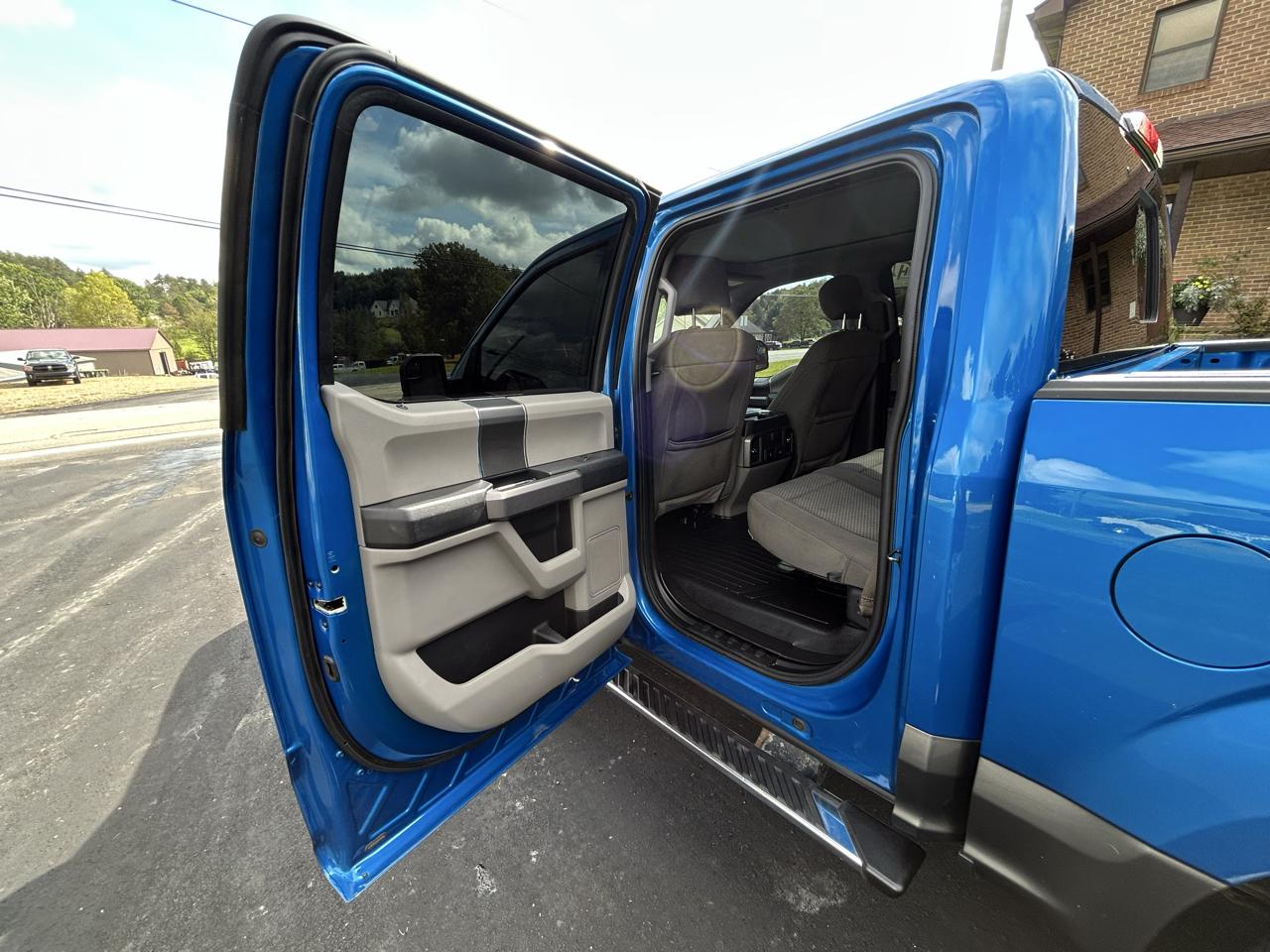 Ford F-150 4WD SuperCrew 145" XLT 2019