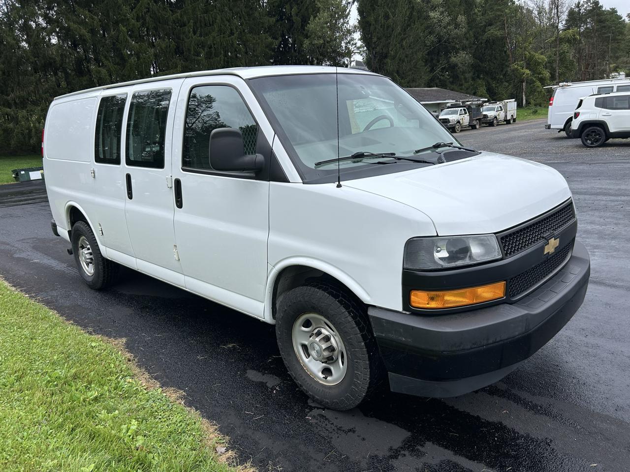 Chevrolet Express Cargo Van RWD 2500 135" 2020