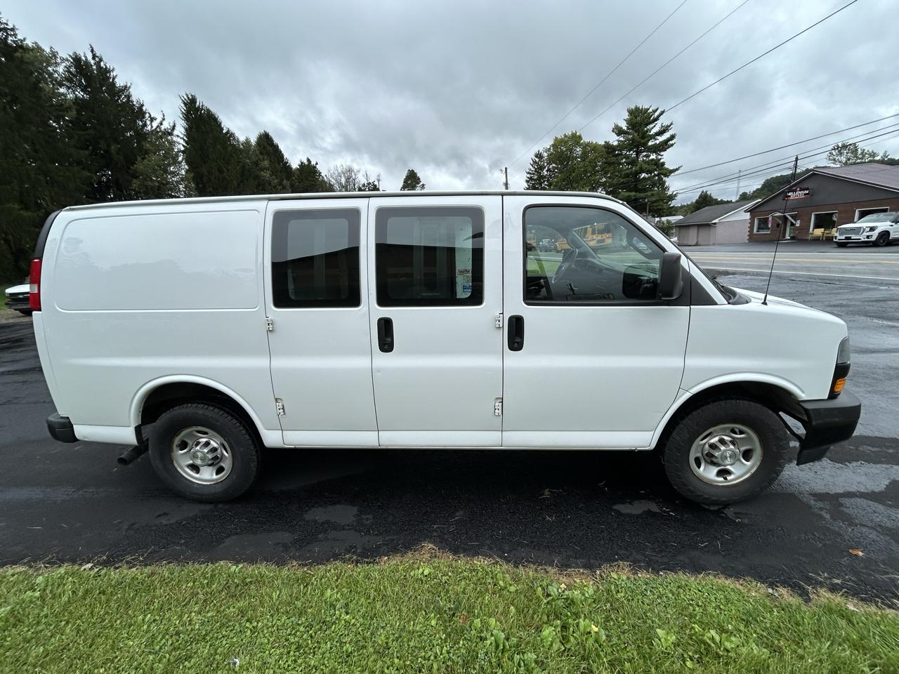 Chevrolet Express Cargo Van RWD 2500 135" 2020