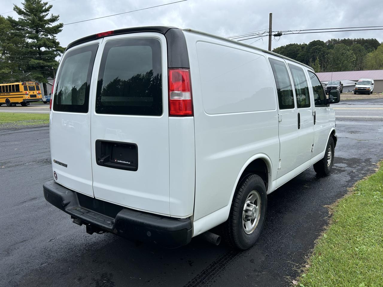 Chevrolet Express Cargo Van RWD 2500 135" 2020