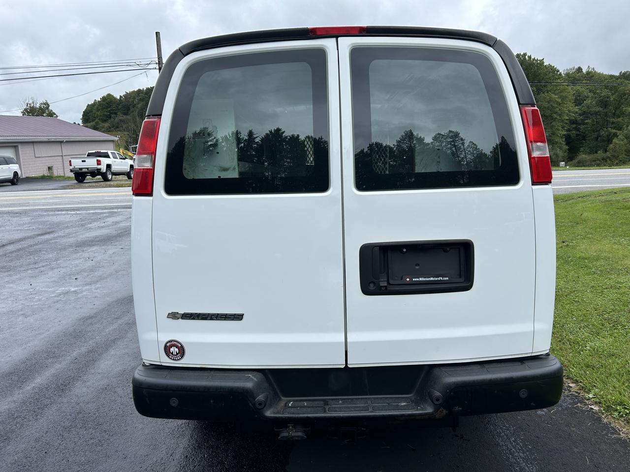 Chevrolet Express Cargo Van RWD 2500 135" 2020