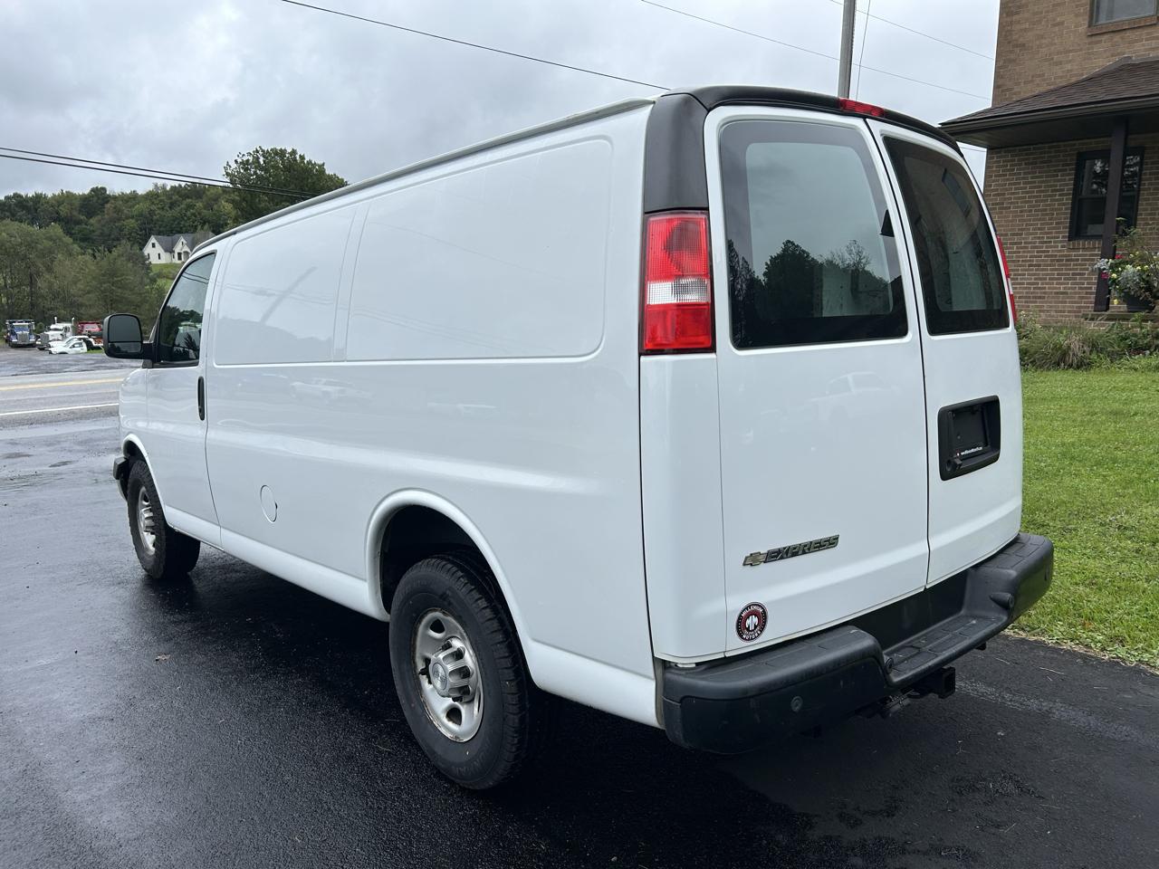 Chevrolet Express Cargo Van RWD 2500 135" 2020
