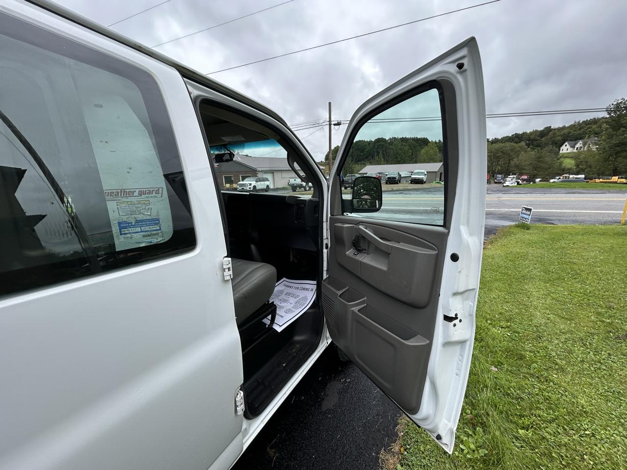 Chevrolet Express Cargo Van RWD 2500 135" 2020