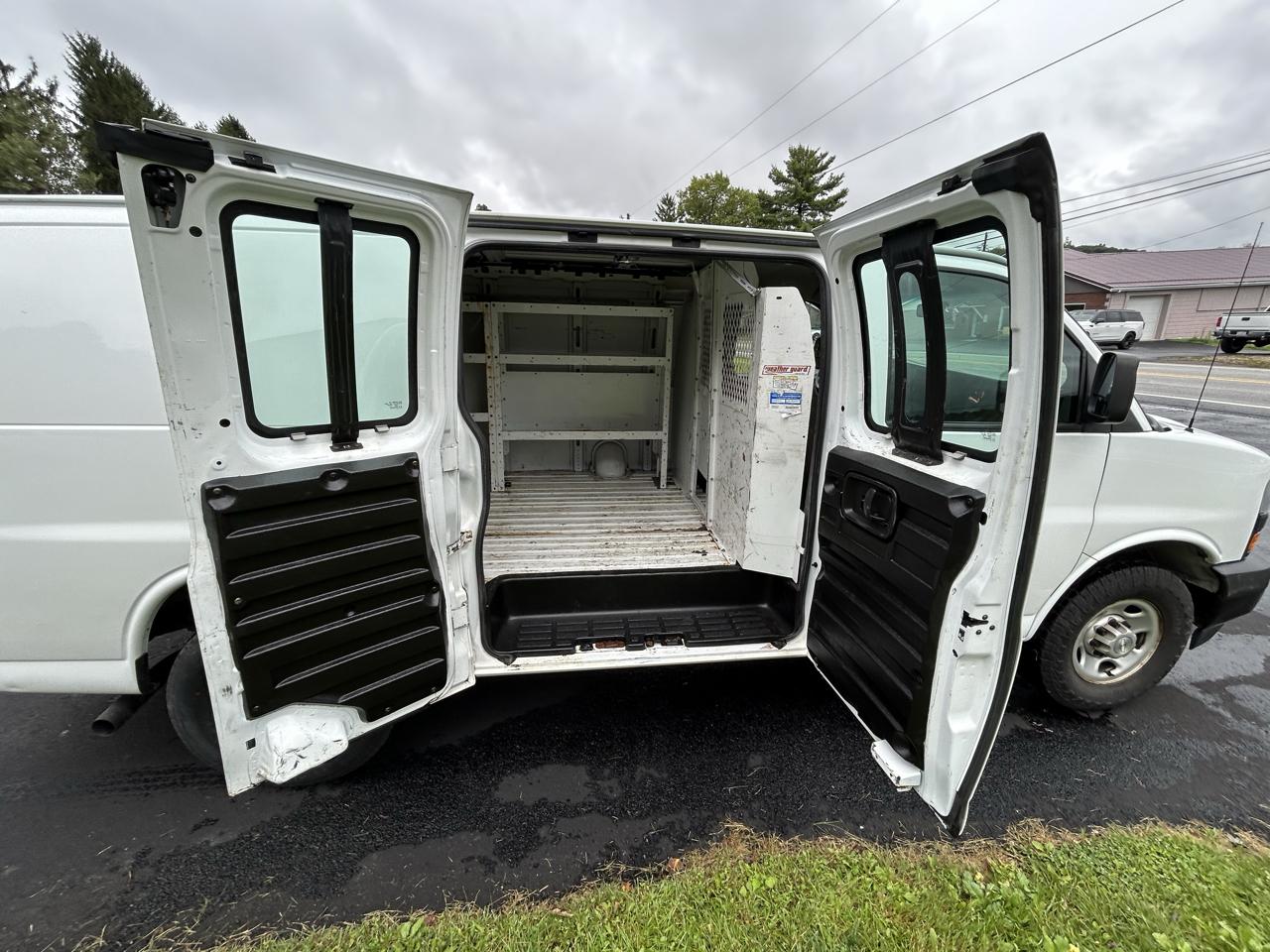 Chevrolet Express Cargo Van RWD 2500 135" 2020