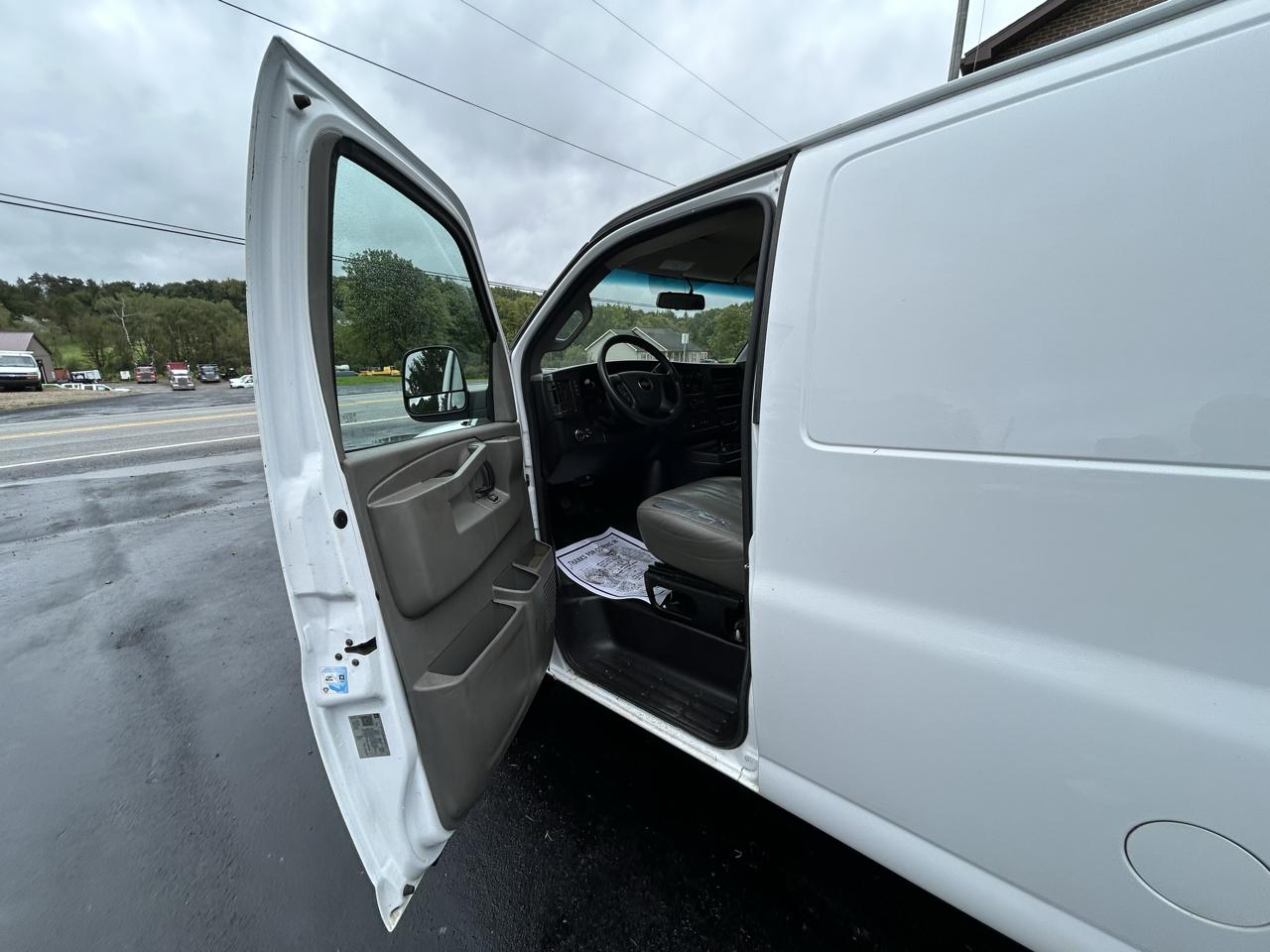 Chevrolet Express Cargo Van RWD 2500 135" 2020