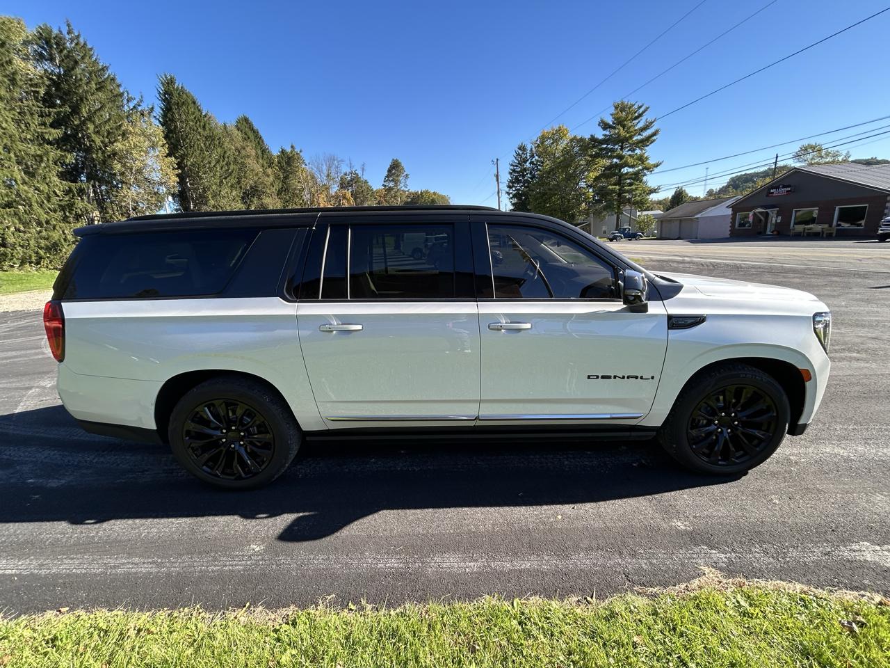 GMC Yukon XL 4WD 4dr Denali 2022