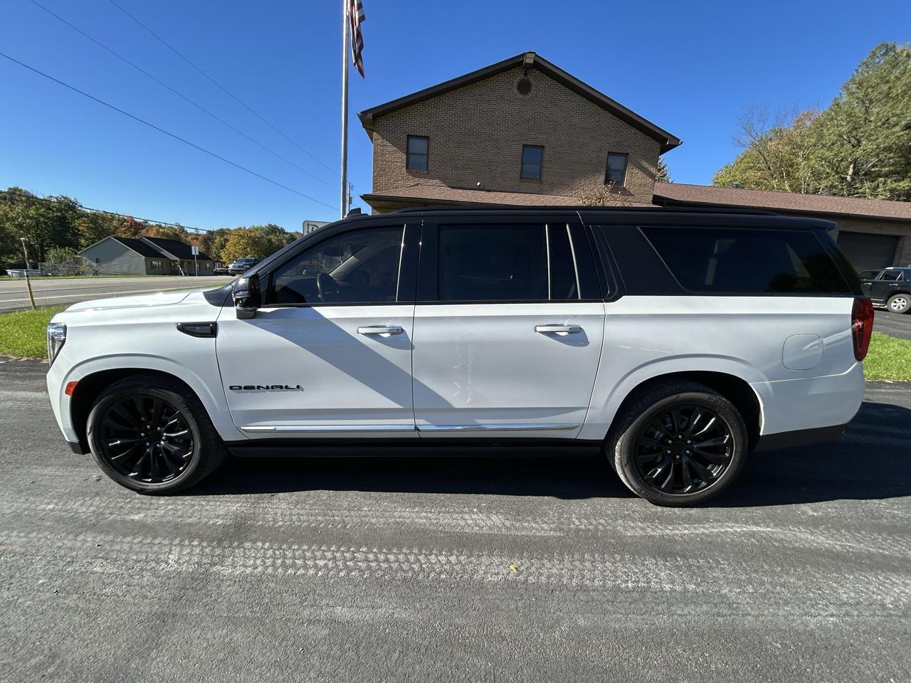 GMC Yukon XL 4WD 4dr Denali 2022