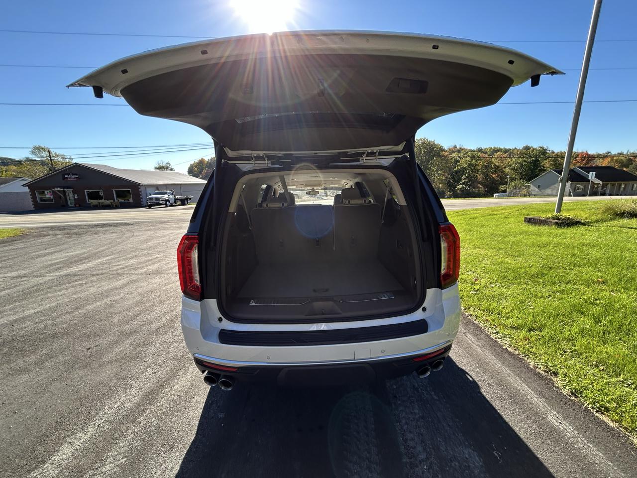 GMC Yukon XL 4WD 4dr Denali 2022