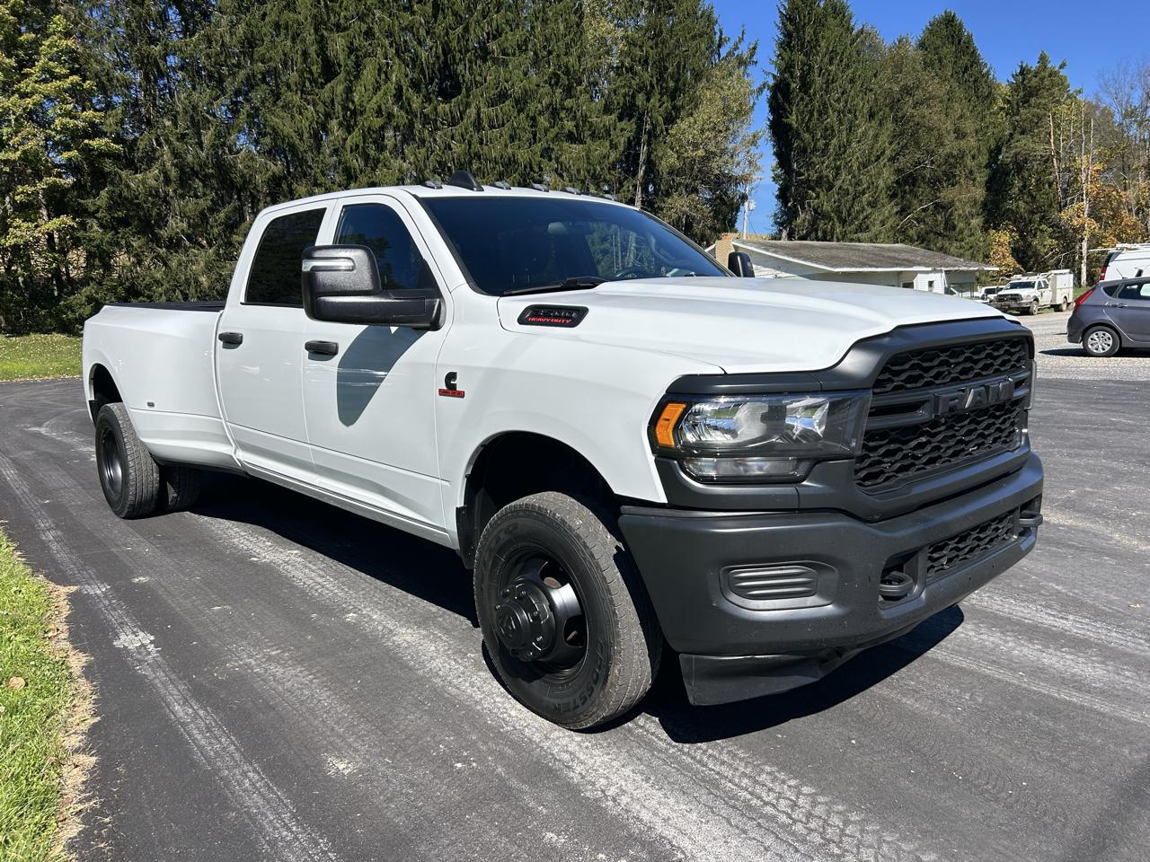 RAM 3500 Tradesman 4x4 Crew Cab 8' Box 2024