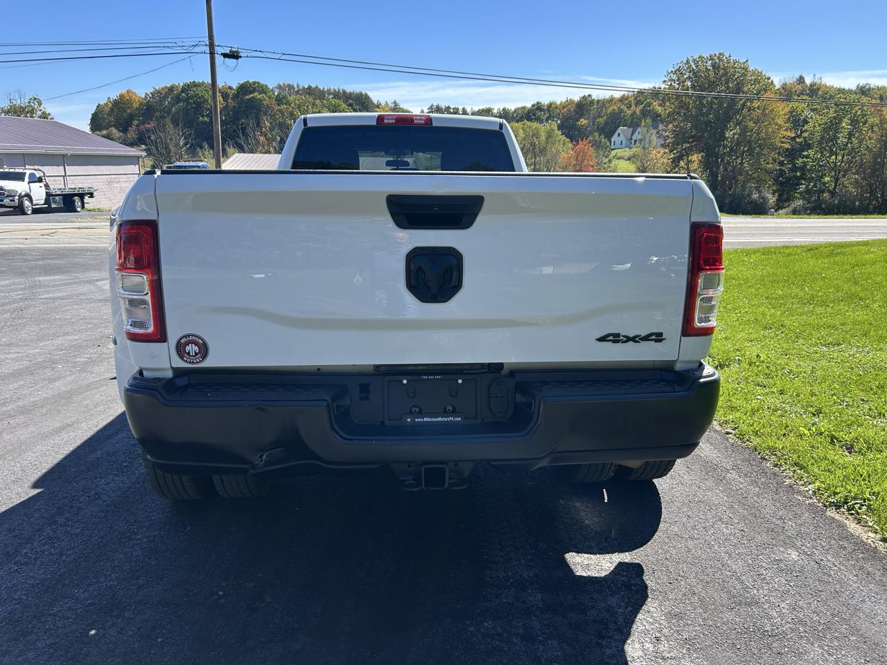 RAM 3500 Tradesman 4x4 Crew Cab 8' Box 2024