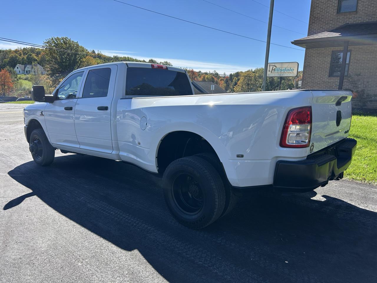 RAM 3500 Tradesman 4x4 Crew Cab 8' Box 2024