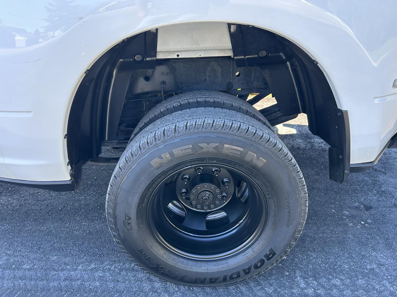 RAM 3500 Tradesman 4x4 Crew Cab 8' Box 2024