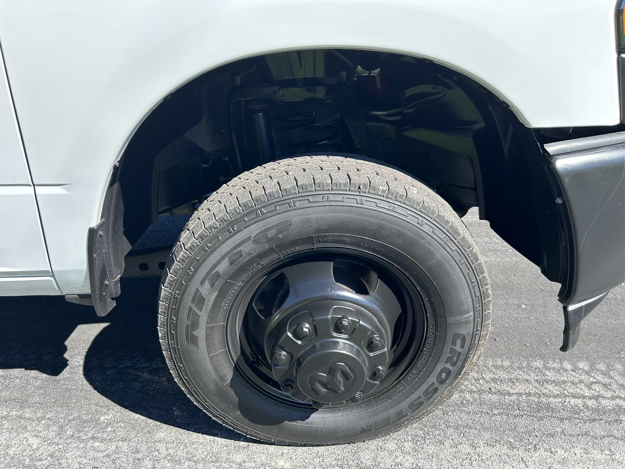 RAM 3500 Tradesman 4x4 Crew Cab 8' Box 2024