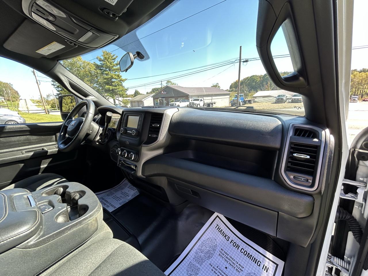 RAM 3500 Tradesman 4x4 Crew Cab 8' Box 2024