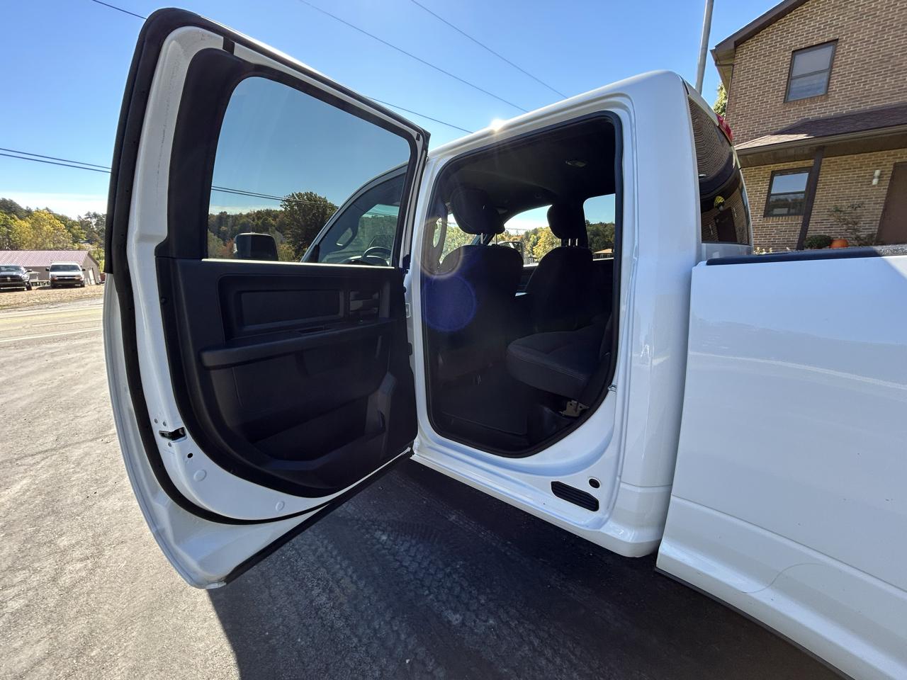 RAM 3500 Tradesman 4x4 Crew Cab 8' Box 2024