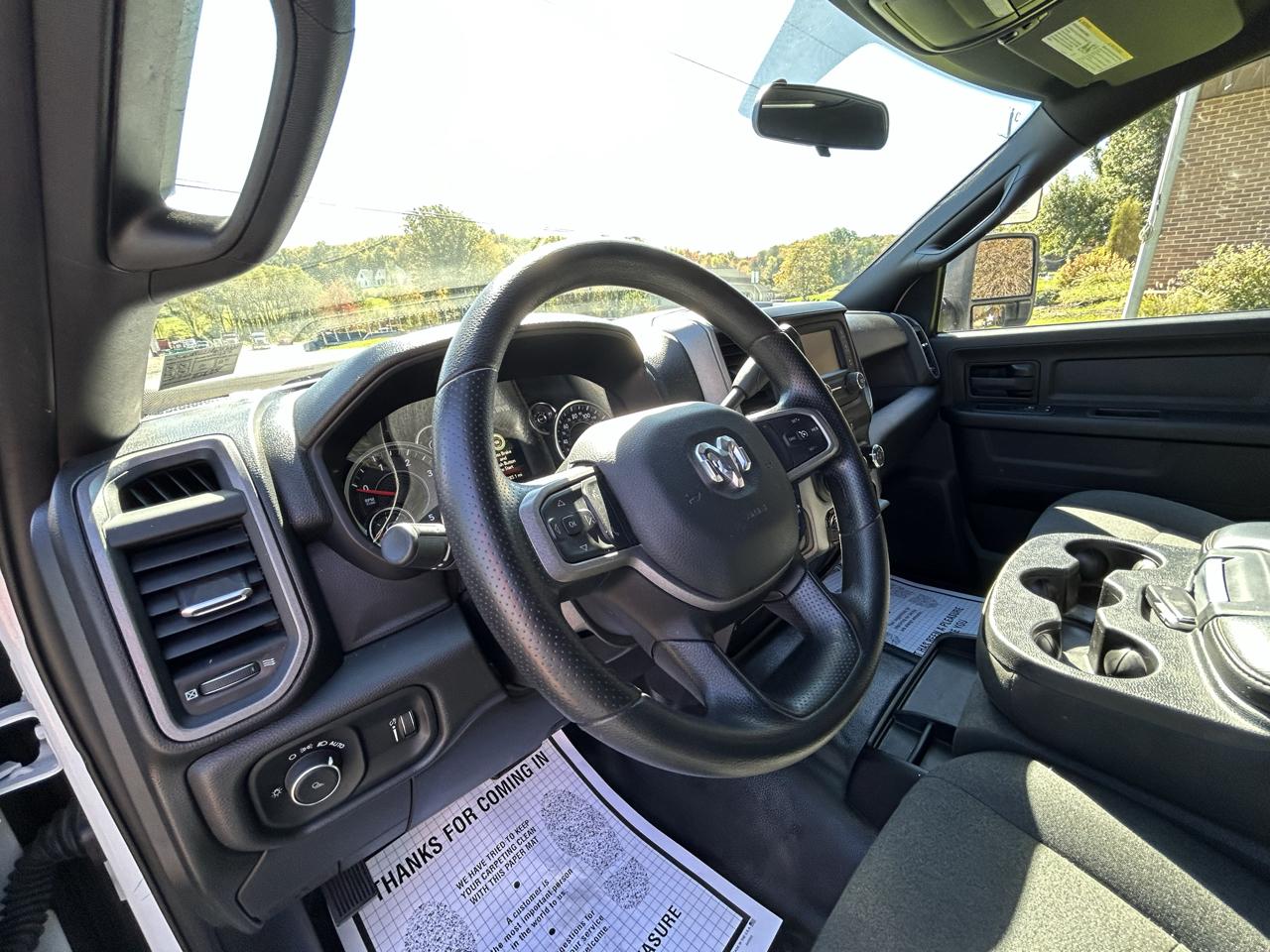 RAM 3500 Tradesman 4x4 Crew Cab 8' Box 2024