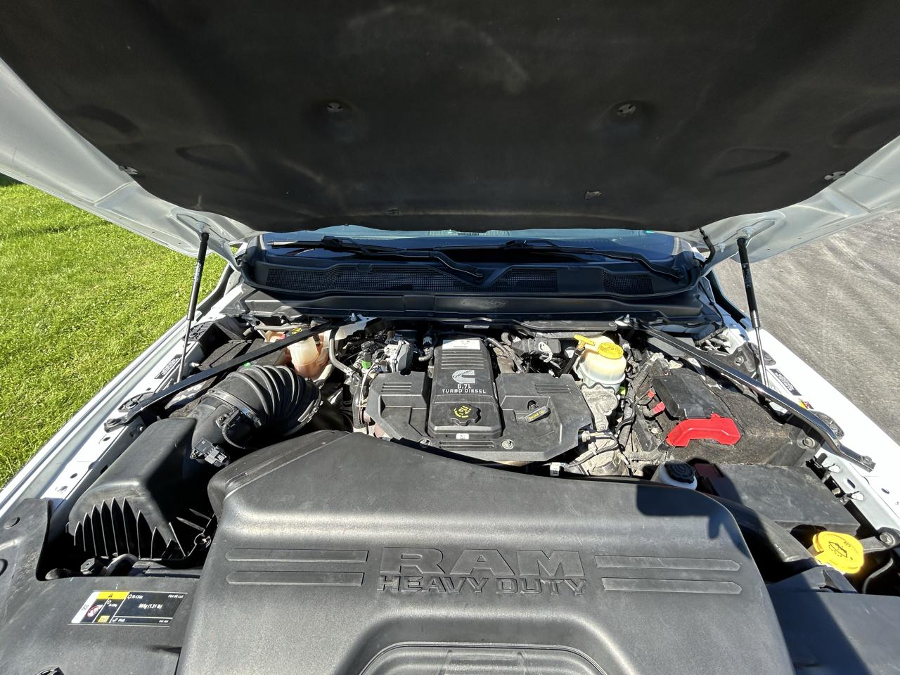 RAM 3500 Tradesman 4x4 Crew Cab 8' Box 2024