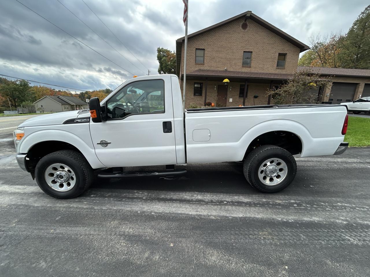 Ford Super Duty F-350 SRW 4WD Reg Cab 137" XL 2015