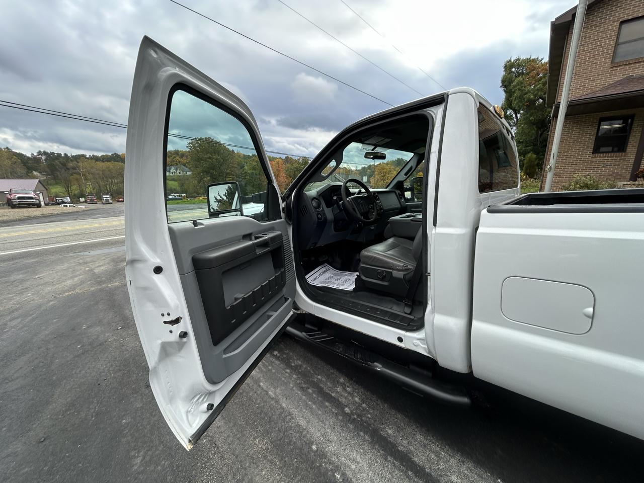 Ford Super Duty F-350 SRW 4WD Reg Cab 137" XL 2015