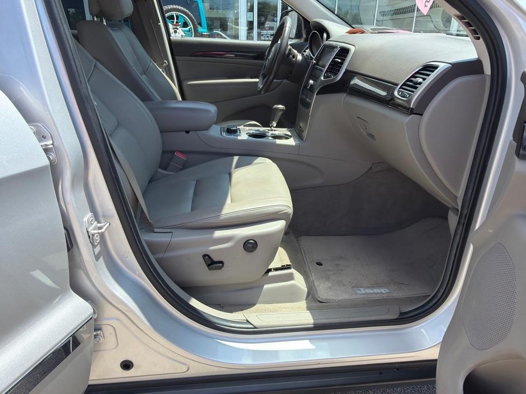 Jeep Grand Cherokee 4WD 4dr Laredo 2011
