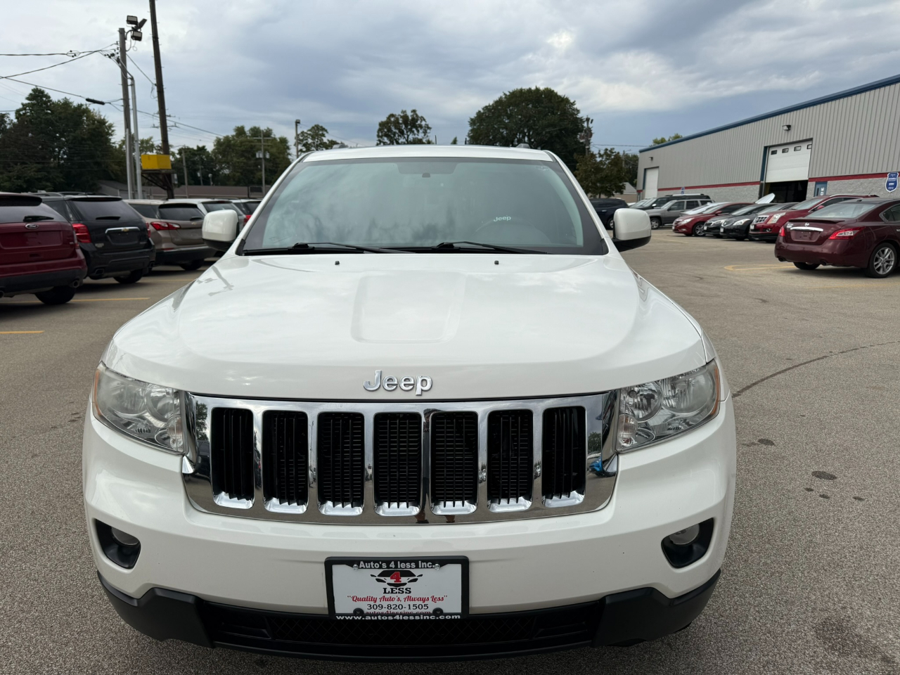 2011 Jeep Grand Cherokee Laredo photo 2