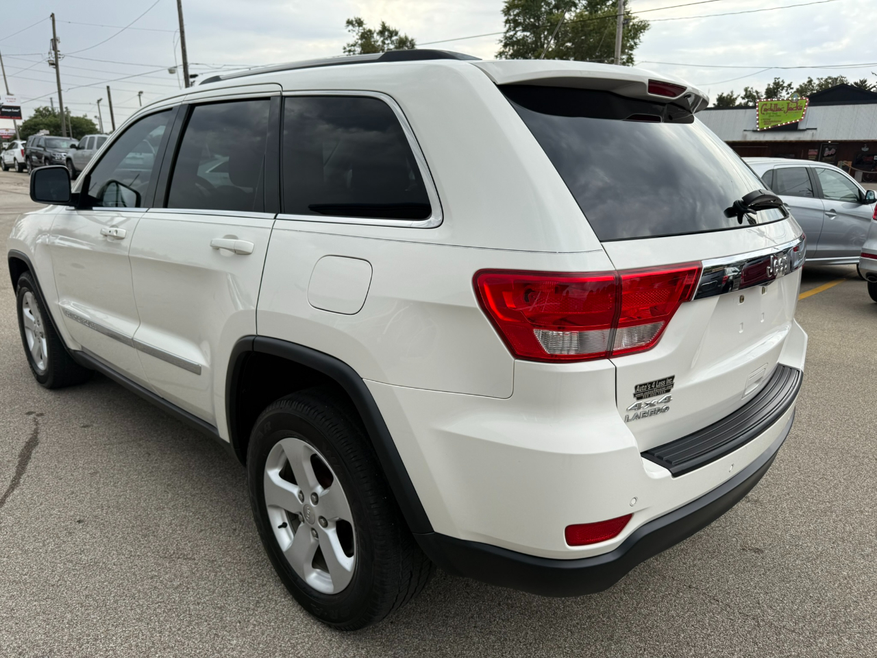 2011 Jeep Grand Cherokee Laredo photo 4