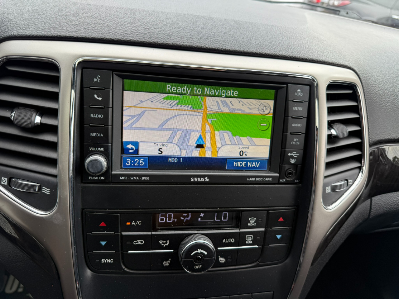 2011 Jeep Grand Cherokee Laredo photo 10