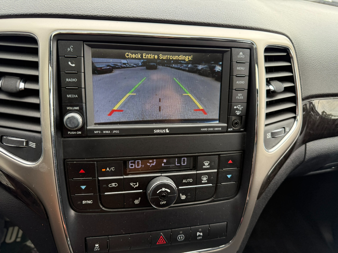 2011 Jeep Grand Cherokee Laredo photo 11