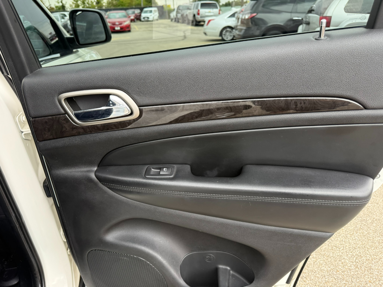 2011 Jeep Grand Cherokee Laredo photo 16