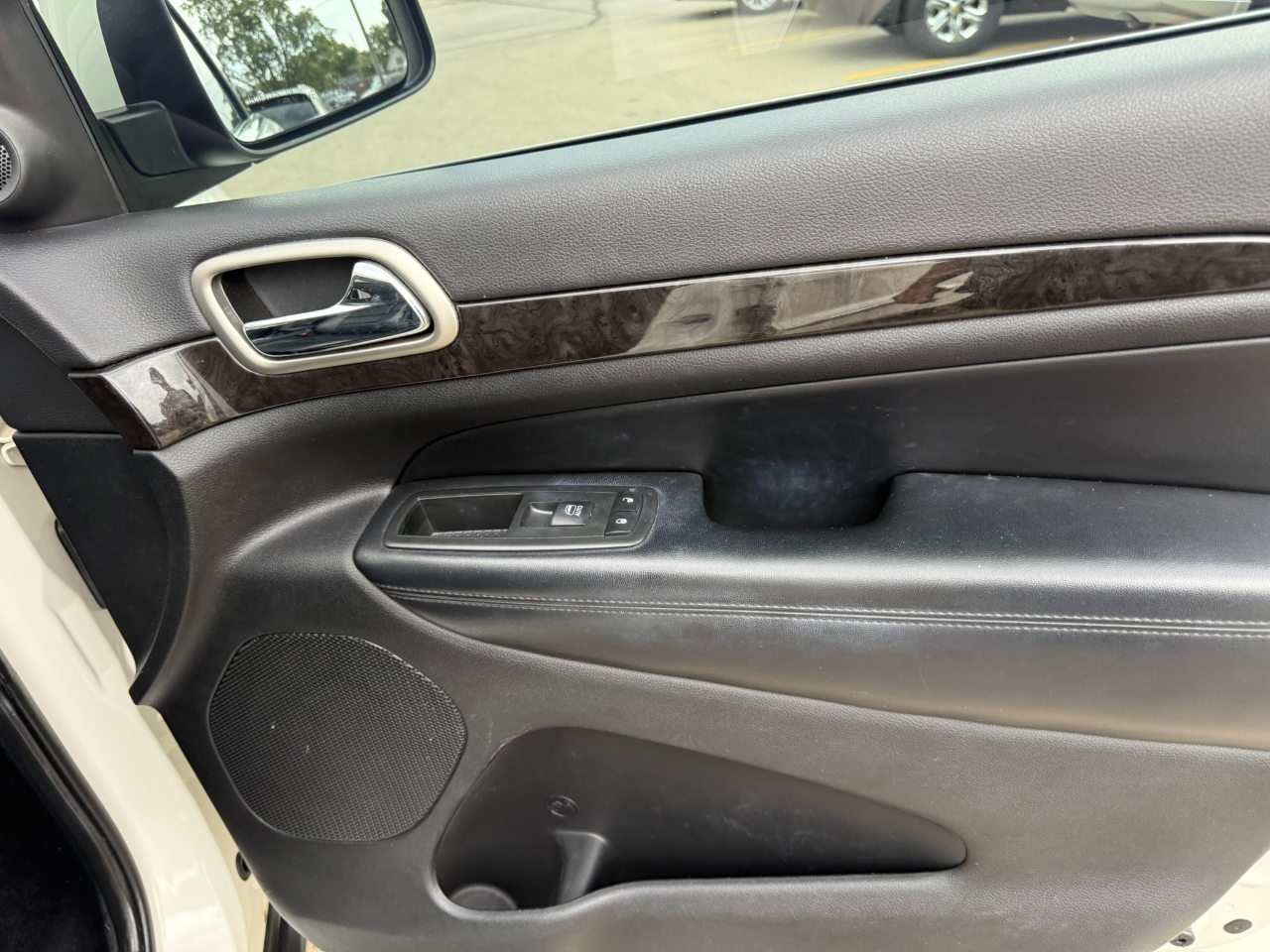2011 Jeep Grand Cherokee Laredo photo 18
