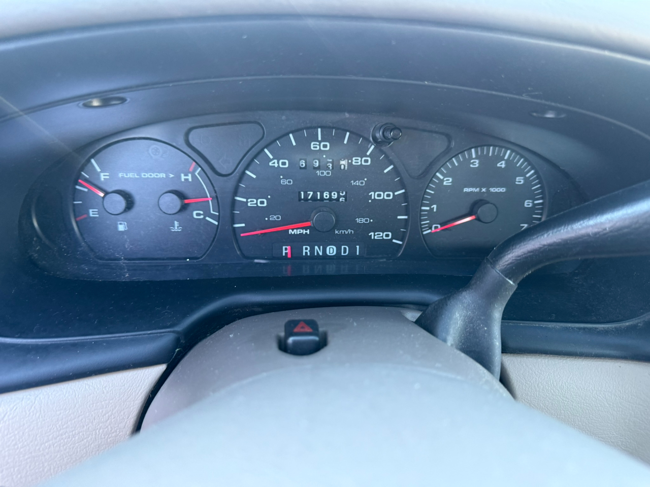 Ford Taurus 4dr Sdn SE Standard 2002 Ford Taurus 4dr Sdn SE Standard 2002