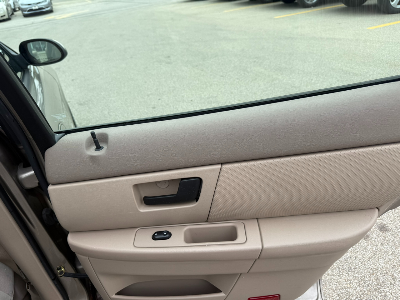 Ford Taurus 4dr Sdn SEL 2006 Ford Taurus 4dr Sdn SEL 2006