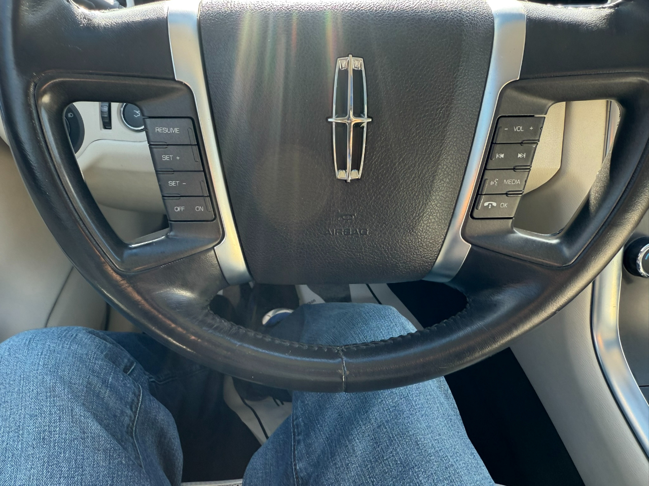 Lincoln MKS 4dr Sdn AWD 2009