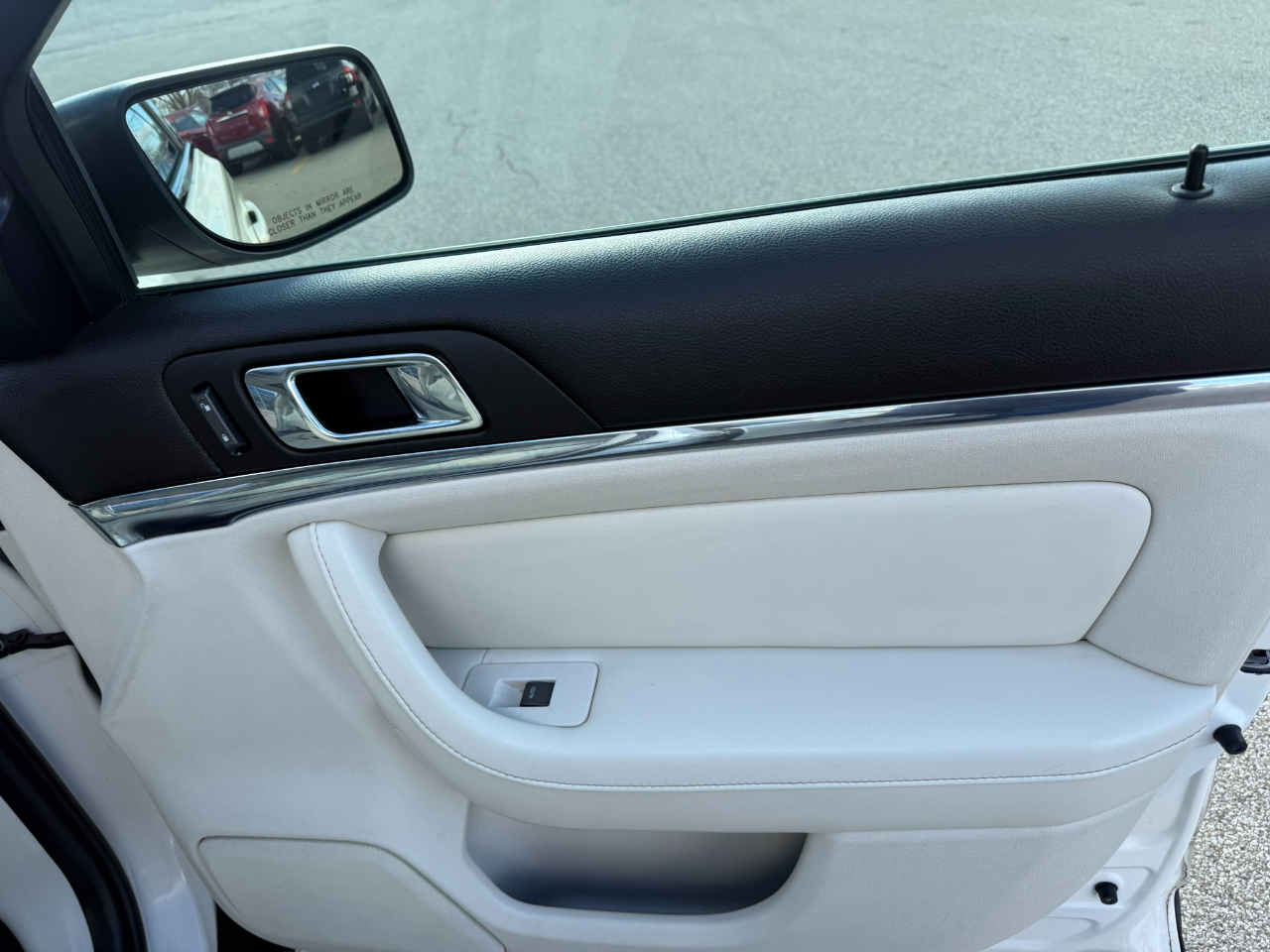 Lincoln MKS 4dr Sdn AWD 2009