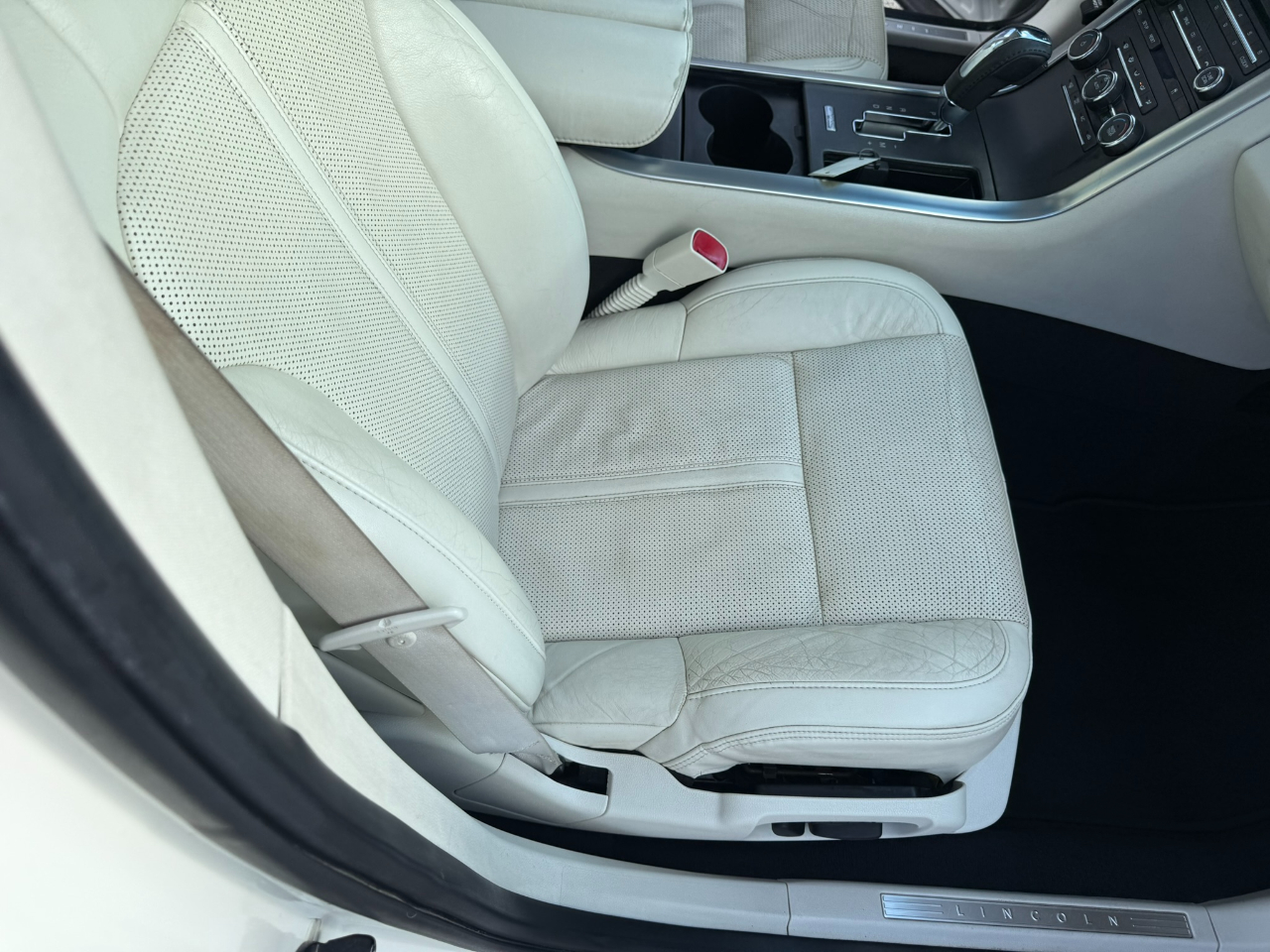 Lincoln MKS 4dr Sdn AWD 2009