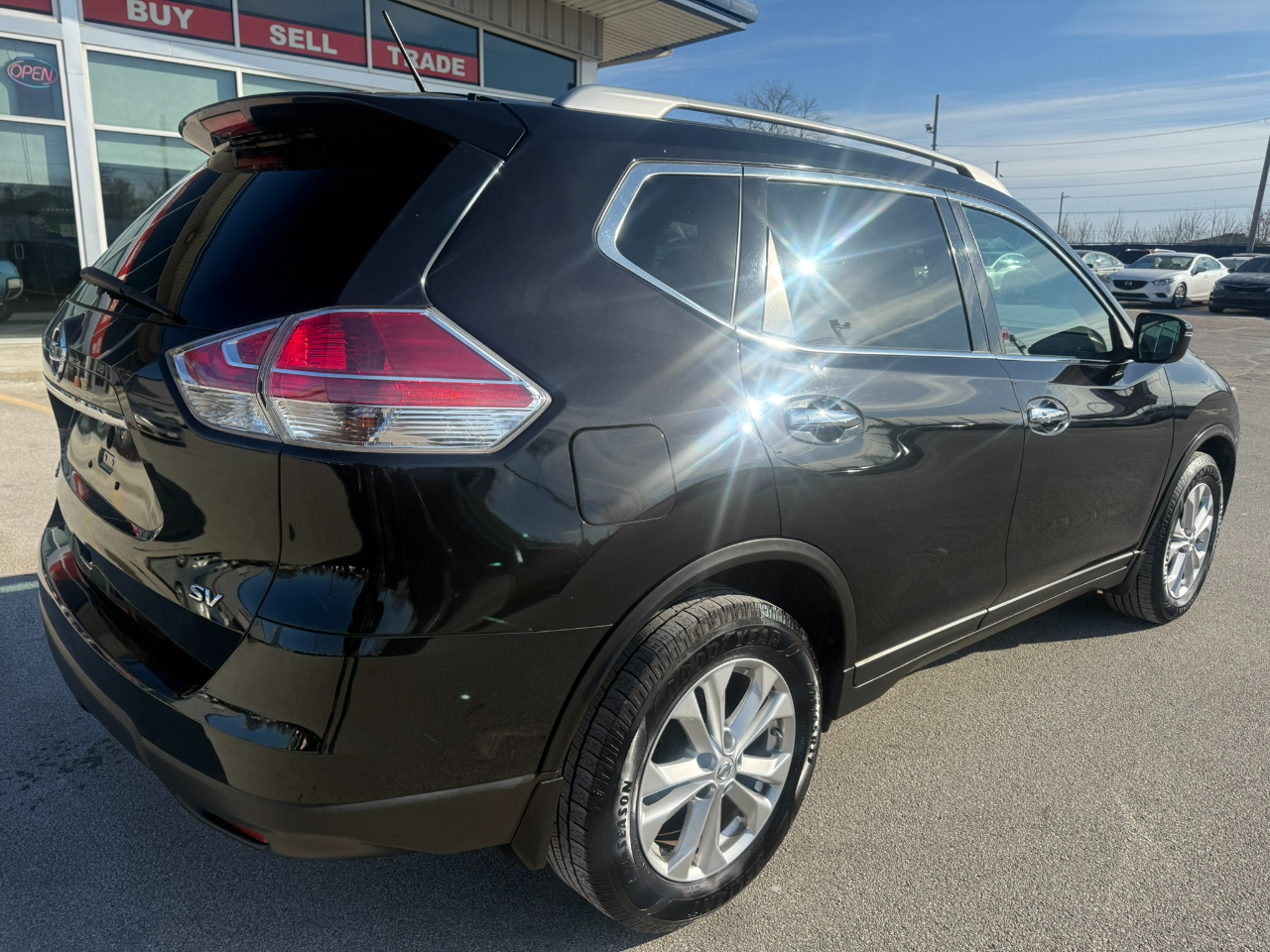 Nissan Rogue FWD 4dr SV 2016